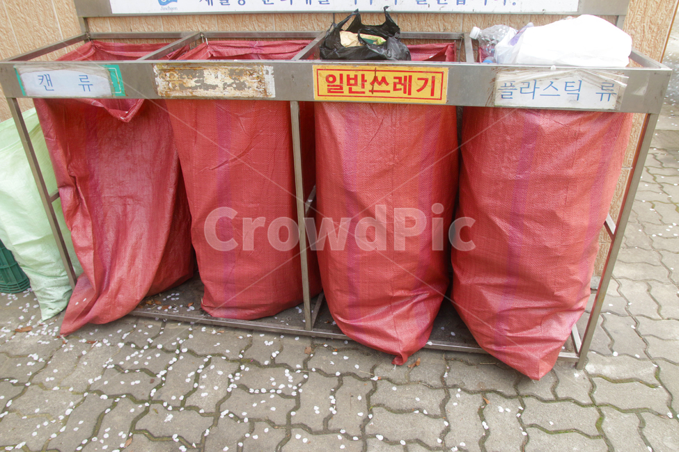 쓰레기,휴지통,쓰레기통,분리수거,푸대자루,공원