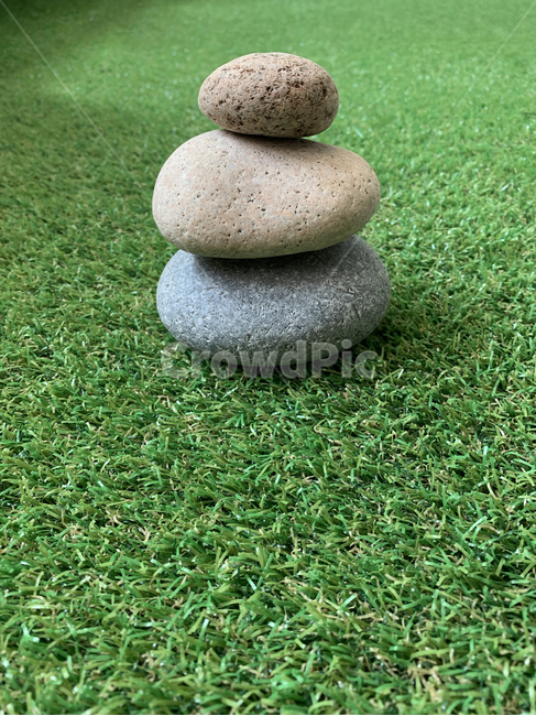 rock,록,grass,잔디,자갈,pebble,조약돌,클로즈업,closeup,콘셉트,concept,돌,stone