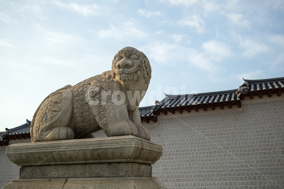 sky,cloud,Gyeongbokgung,stone statue,Haitai,Gwanghwamun