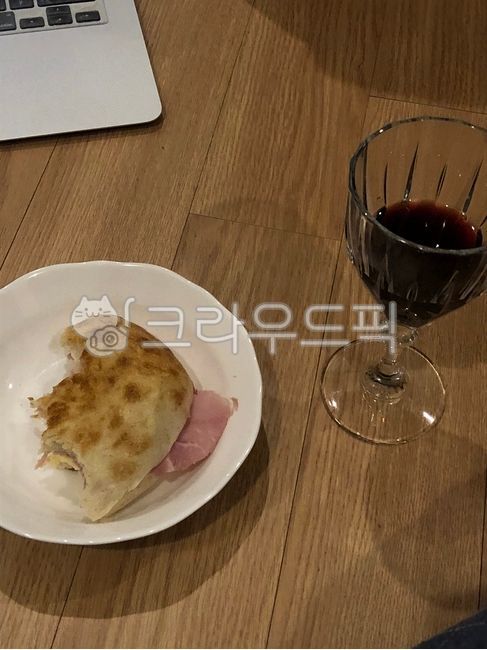 wine snacks,evening time,simple meal,bread,ciabatta,wine