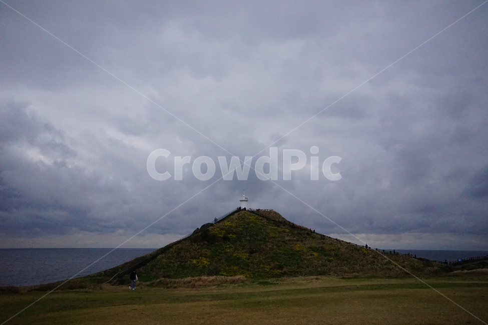 제주도,등대,흐린날,해안절벽,lighthouse,gloomyday,gray,격랑,풍랑,자연,풍경,nature,landscape,한국자연풍경,한국자연경관,korea nature landscape,제주도,jeju,jeju island,grassland,목초지,outdoors,옥외,field,들