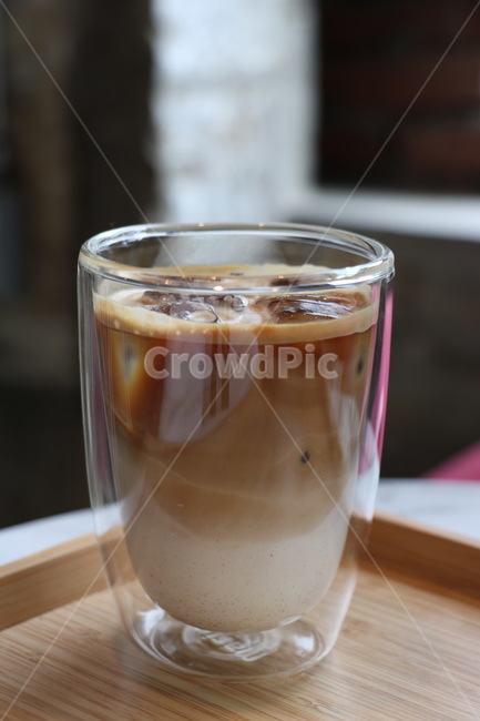 커피,카페,flatwhite,플렛화이트,이태원,일상,컵,선반,쟁반,커피,카페,coffee,cafe