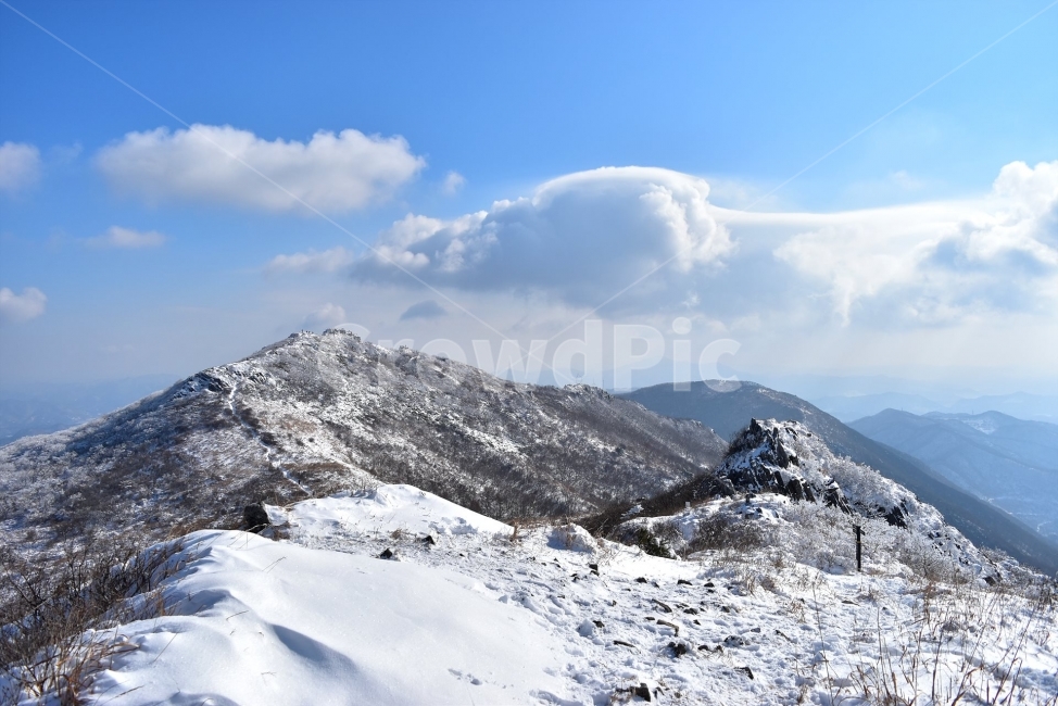 무등산,국립공원,풍경,힐링,산행,설경,상고대,서리꽃,서석대,입석대,안양산,백마능선,장불재,증심사,중봉,중머리재,천왕봉,지왕봉,Korea,National,Park,눈풍경,등산,주상절리,판타스틱,겨울왕국,겨울,지질공원,인왕봉,천지인,설국,2018년,1월,눈꽃,파란하늘,트레킹,winter,landscape,감성,아름다운,황홀한,장관,비경,선경,최고,사진,겨울,계절,winter,season,자연,풍경,nature,landscape,한국자연풍경,한국자연경관,korea nature landscape,outdoors,옥외,mountain,산,mountain range,산맥,ice,얼음