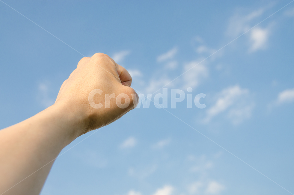 손,하늘,주먹,화이팅,자신감,컨셉,힘,파이팅,힘찬,단결,투쟁,쟁탈,배경,푸른,비지니스,구름,기업,싸움,손가락,몸짓,희망,인간,남성,남자,제기,혁명,성공,팀,팀웍,함께,공생,승리,노동자,혁신