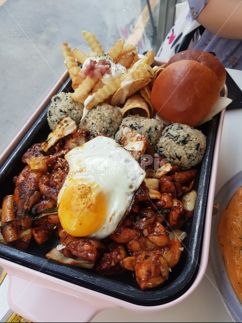 닭갈비,닭,계란후라이,음식,세트메뉴