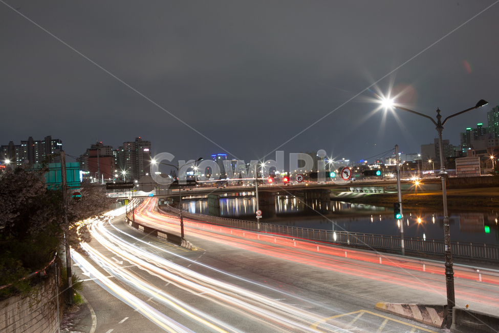 night view,Seomun intersection,West Gate,nightshot,Kyungpook National University,nightview,trajectory,Sincheondongro,Sincheon,cherry blossom night view,vehicle trace,cherry blossoms,Dongro,Daegu,Bukgu