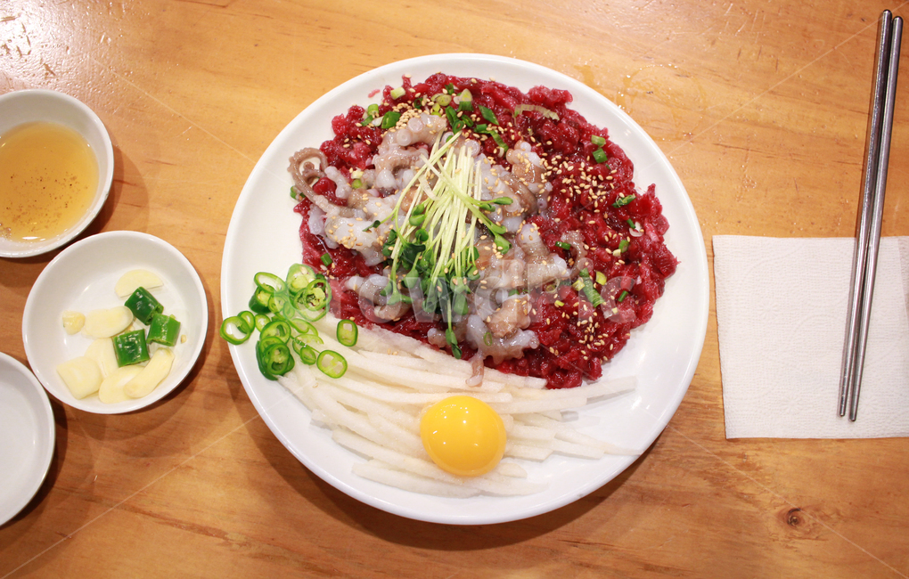 광장시장,육회,육회탕탕이,산낙지,낙지,dining,음식,식재료,요리,food,cook,meal,dishes,food reserves