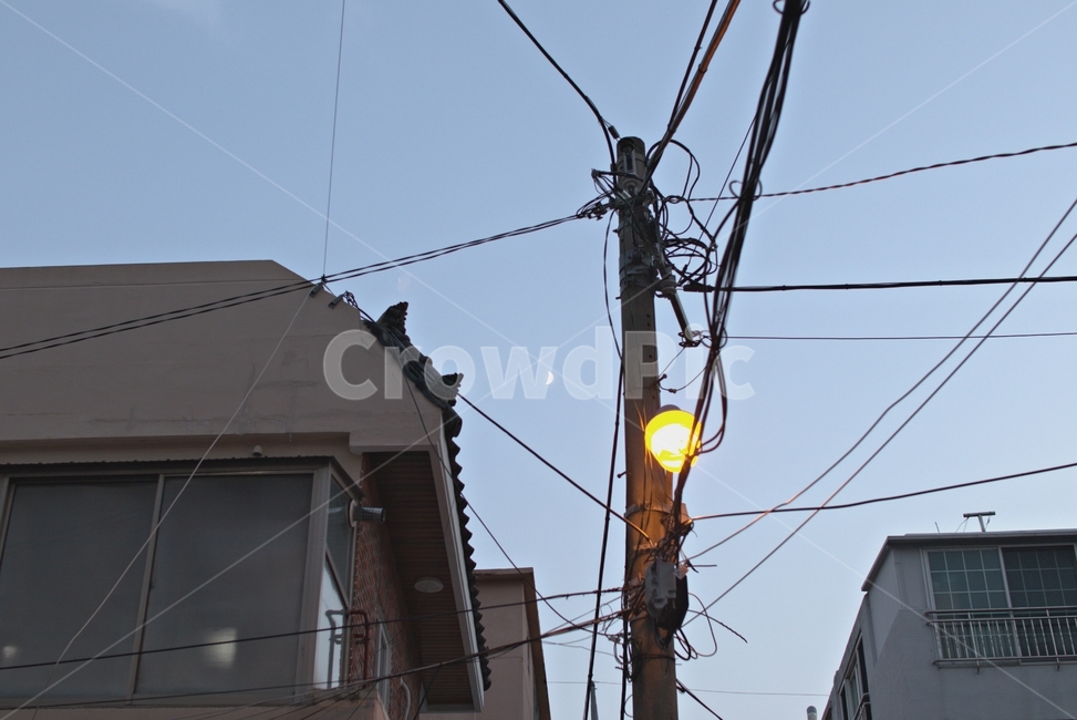 감성,전봇대,전깃줄,달,하늘,골목,반달,야경,밤,풍경,nightscape,night,landscape,골목길,alley