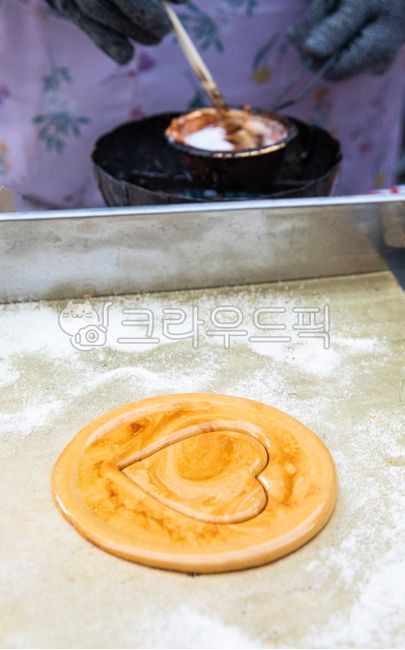 squid game,brequet,old snacks,movie squid game,fire,squidgame,belt,BackgroundBackground,koreantraditionalfood,dalgonagame,squid game doll,heart,Korean traditional snacks,koreantraditionalsweets,background,person,dalgona,oldfashionedsweets,Dalgona Game,per