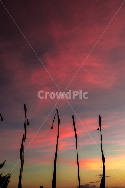 해질녘,실루엣,일몰,구름,깃발,자연,풍경,nature,landscape,색깔,색상,색채,색감,color sense,color sensitivity,feeling of color,silhouette,outdoors,옥외,dusk,황혼,dawn,새벽,red sky,붉은 하늘,sky,하늘,sunset
