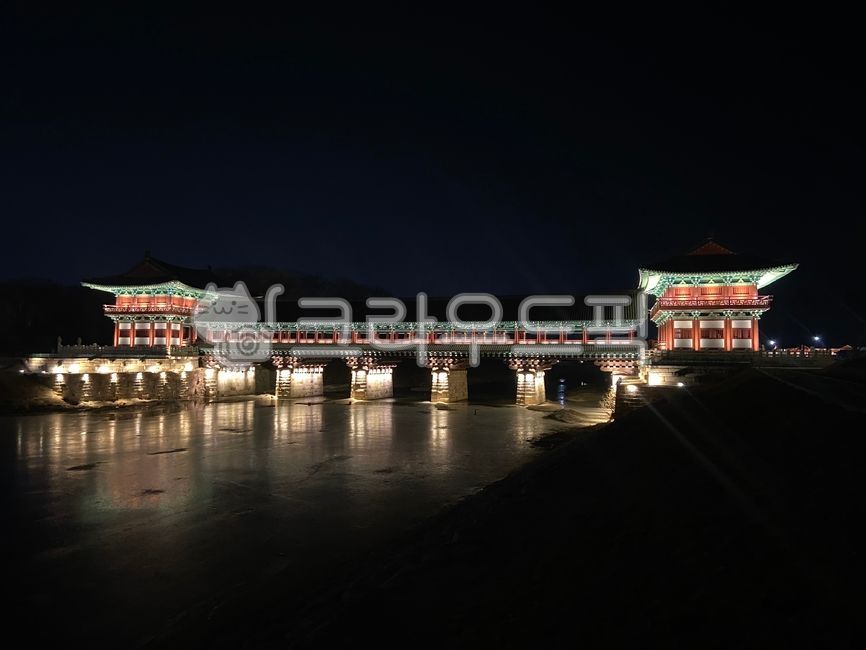 월정교,고궁,야경,물,문화재,경주,풍경,전통,한국명소,관광지,nightscape,koreanculture,한국랜드마크,궁,기와,한옥