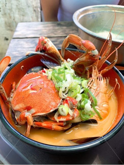 해물라면,라면,음식,양은냄비,꽃게,새우,홍합,대파,매운맛,붉은색,빨간색,매움