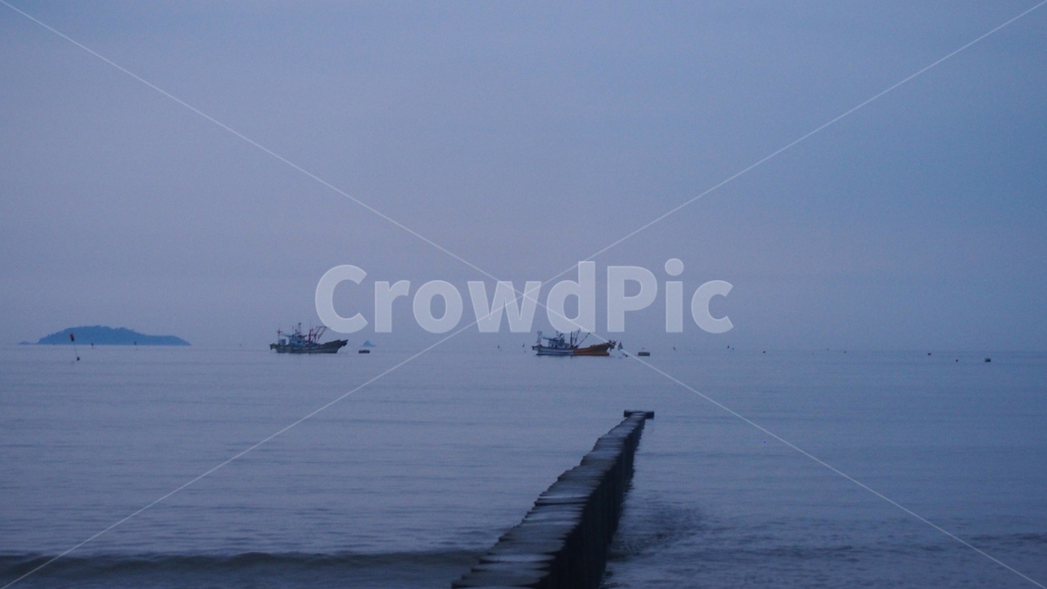 직선,바닷가,바다,다리,외나무,해안선,배,썰물,분위기,blue,sea,ship,파도,안면도,섬,어업,어부,외로움,쓸쓸함,해안가,자연,풍경,nature,landscape,water,물,waterfront,워터 프론트,boat,보트,transportation,교통,vehicle,차량,pier,교각,port,포트