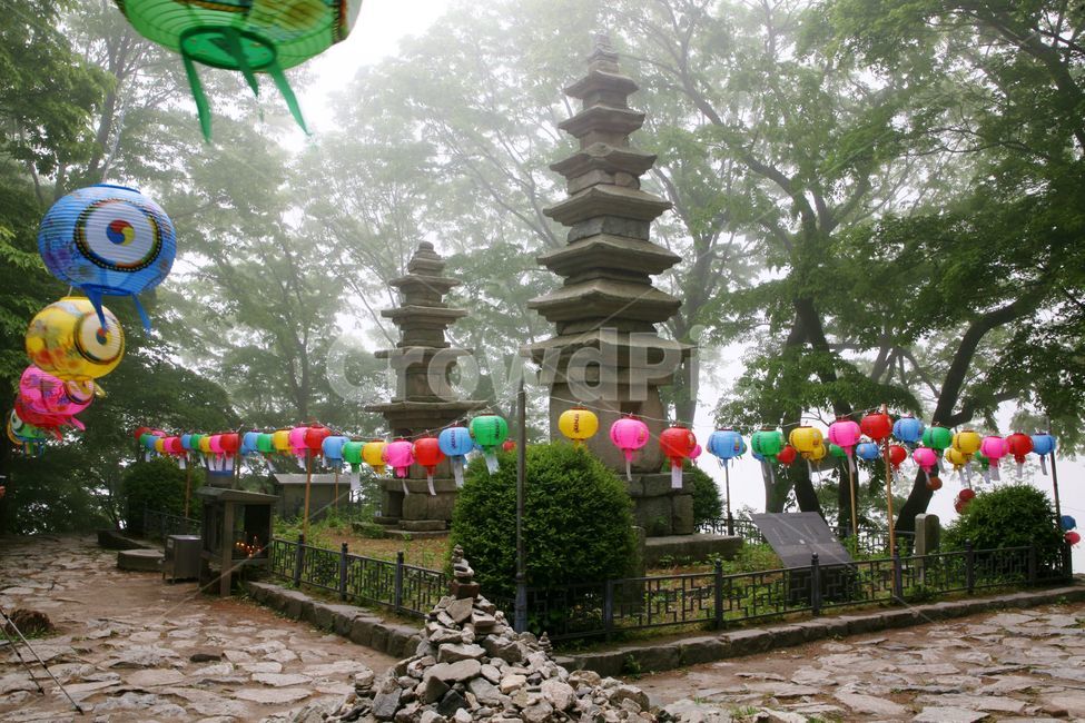 계룡산남매탑,남매탑,석탑,종교,불교,연등,조각상,한국문화,한국전통,한국건축