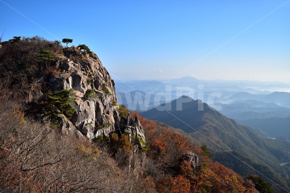 대둔산,가을,풍경,단풍,탐방,도립공원,빨간단풍,파란하늘,가을색,오색,울긋불긋,알록달록,그림같은,칼라풀,뷰티플,아름다운,힐링,감성,자연,정취,산세,명산,100대명산,nature,산,등산,트레킹,풍경사진,비경,경치,가을사진,가을색채,가을의정취,맑음,청명,가을날씨,경관,기암,암봉우리,mountain,금산,완주,논산,낙조대,낙조산장,마천대,케이블카,구름다리,삼선계단,가을,계절,fall,autumn,season,자연,풍경,nature,landscape,한국자연풍경,한국자연경관,korea nature landscape,outdoors,옥외,cliff,낭떠러지