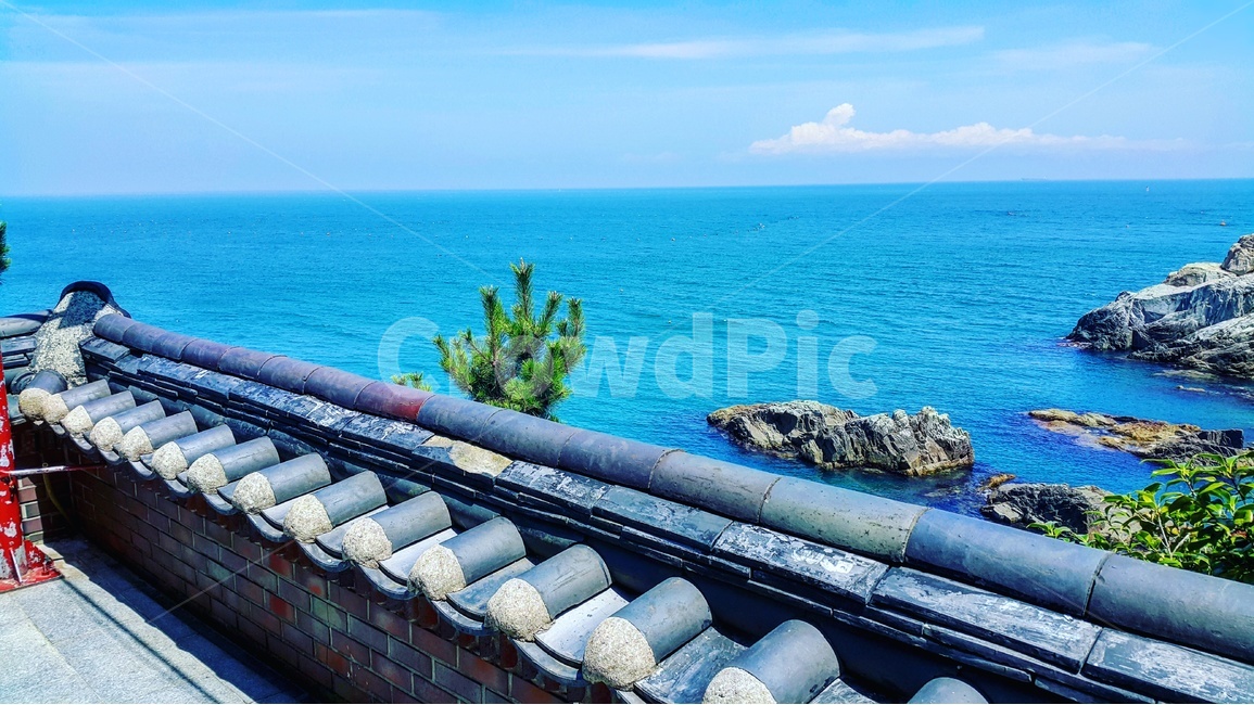 부산,바다,벽돌,기와,바위,구름,하늘,배경,아침,자연,풍경,nature,landscape,한국자연풍경,한국자연경관,korea nature landscape,한국전통,한국문화,korean traditional,korean culture