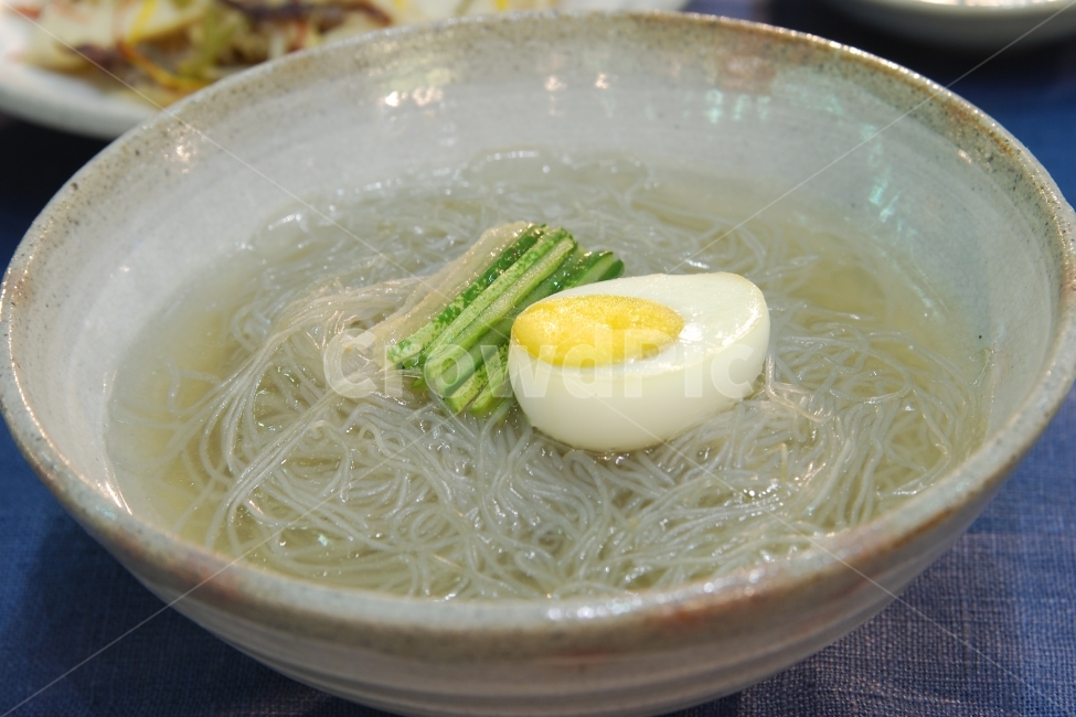 냉면,물냉면,한식,계란,달걀,오이,면음식,면류,면,음식,여름음식,여름,그릇,대접,음식,식재료,요리,food,cook,meal,dishes,food reserves,면류,면요리,noodles,한식,한국음식,한국요리,korean food,korean dishes,korean meal,korean cook