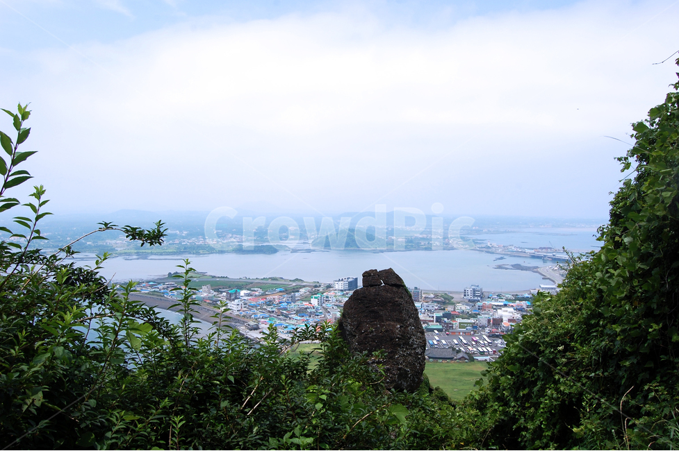 산,봉우리,성산일출봉,여름,하늘,날씨,제주도,제주도하늘,여행,여행사진,푸른,sky,sunny,맑은,weather,trip,travel,travelling,풍경,배경,배경사진,풍경사진,감성사진,평화로운,분위기,차분한,차분함,평화로움,summer,mountain,mountaintop,road,tree,trees,cloud,jeju,jejuisland,Korea,korean,scene,view,ambience,atmosphere,background,calm,peaceful,tranquil,still,바다,바닷가,ocean,sea,꼭대기,top,마을,town,자연,풍경,nature,landscape,한국자연풍경,한국자연경관,korea nature landscape,제주도,jeju,jeju island,도시,city,한국도시풍경,한국도시경관,korea cityscape,outdoors,옥외,scenery,경치,aerial view,조감도