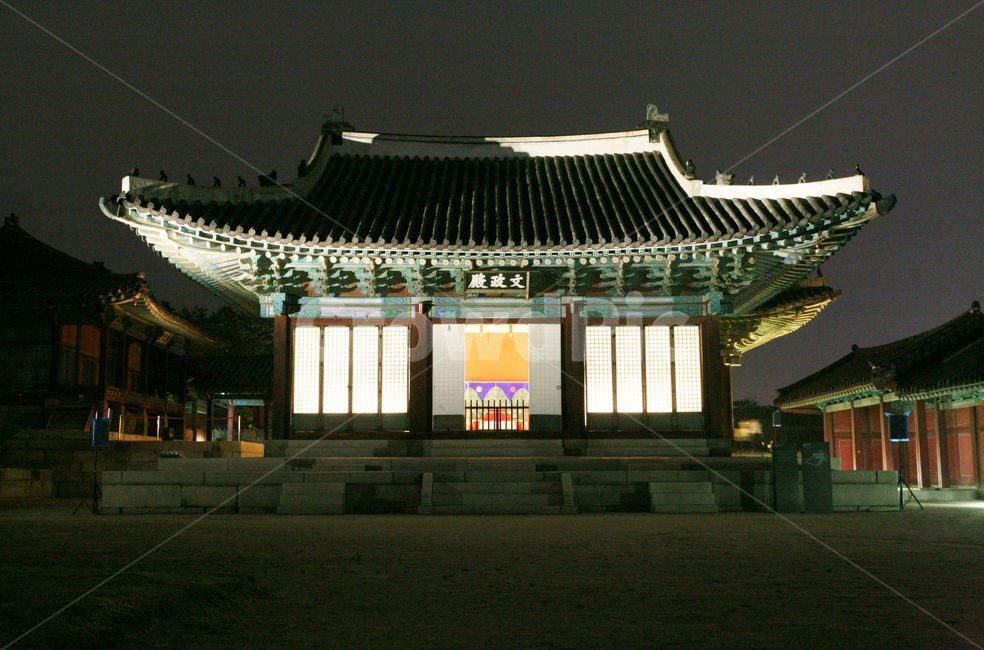 문정전,창덕궁,편전,문정전야경,한국관광,궁궐,현판,한국문화,한국건축,korea,한국전통