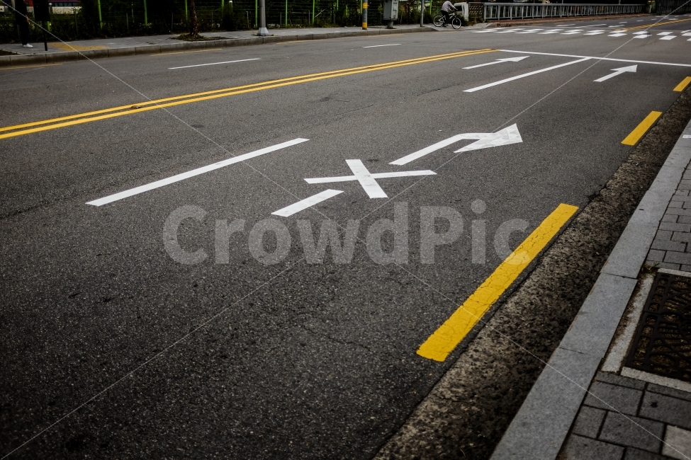 도로,표지만,화살표,풍경,감성사진,교통,교통수단,traffic,transportation,asphalt,아스팔트,road