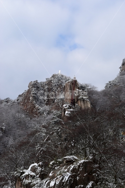 설경,풍경,대둔산,눈꽃,삼선계단,자연,nature,landscape,겨울,계절,winter,season,탐방,도립공원,힐링,감성,정취,산세,명산,100대명산,산,등산,트레킹,풍경사진,비경,경치,겨울사진,겨울색채,경관,기암,암봉우리,mountain,금산,완주,논산,마천대,케이블카,구름다리,fall,autumn,한국자연풍경,한국자연경관,korea,겨울,계절,winter,season,자연,풍경,nature,landscape