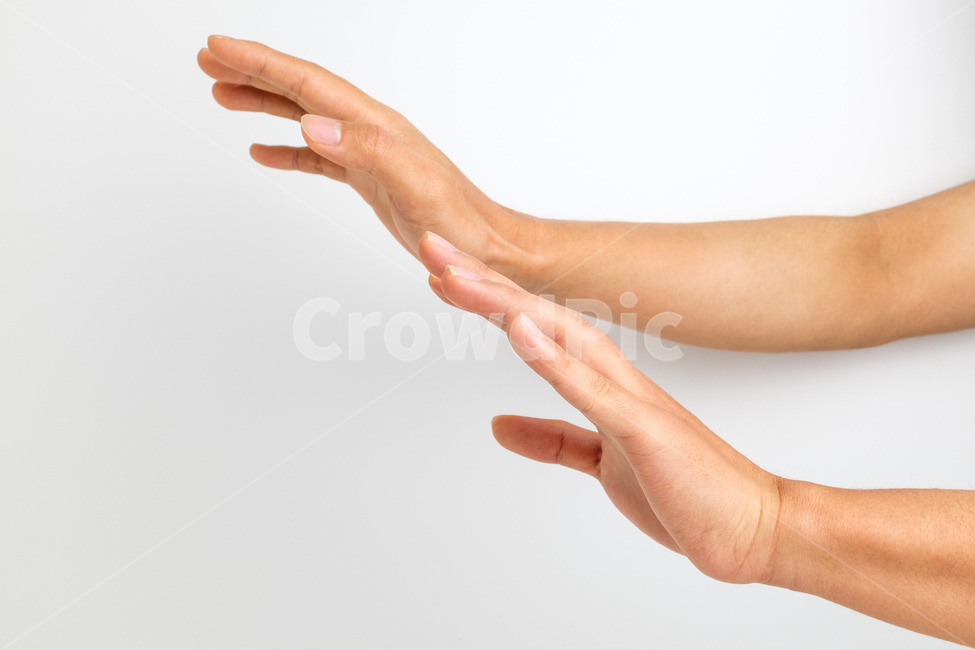 손가락,손,손목,팔,사람손,성인,손톱,위험,금지,정지,반대,지시,제스쳐,수신호,손바닥,남자,신체부위,상징,클로즈업,거부,거절,부탁,간절함,요구,애원,단호,신체일부,몸,body