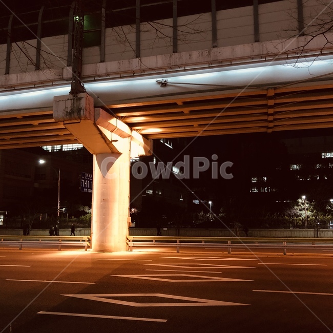 전구색,기둥,저녁,밤,감성