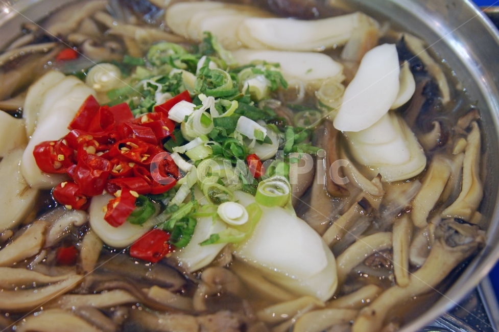 버섯전골,버섯,전골,한식,음식,요리,야채,고추,홍고추,파,떡,버섯,mushroom,음식,식재료,요리,food,cook,meal,dishes,food reserves