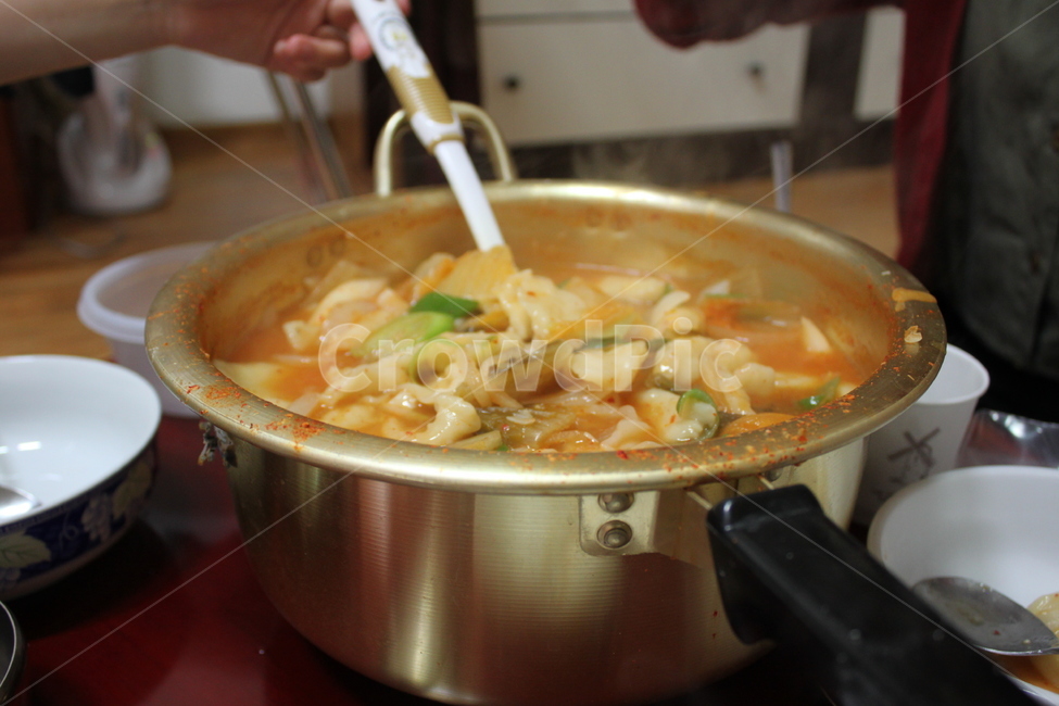 food,음식,dish,요리,meal,식사,스튜,stew,수제비,양은냄비