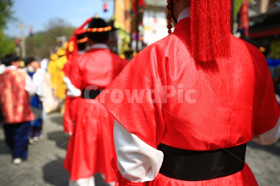 수문장,교대식,전통,대한민국,역사,조선시대,행사,재연,재현,전통의상,한복,근엄,구경,관광객,문화,고증,한국전통,한국문화,korea,koreantraditional,koreanculture,traditional,사람들,대중,otherpeoplecrowd,축제,carnival,event,yellow,의식,전주,person,사람,human,인간,festival,의류,clothing,군중,crowd,제전,apparel,의복,빨강,빨간