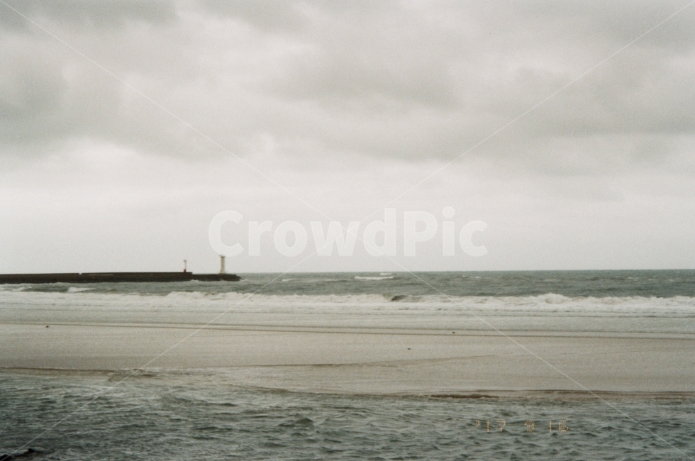 필름,필름사진,제주도,제주,바다,파도,흐림,구름,날씨,등대,여행,film,sea,jeju,태풍,자연,풍경,nature,landscape,한국자연풍경,한국자연경관,korea nature landscape,등대,lighthouse,제주도,jeju,jeju island,감성,sensible,feeling