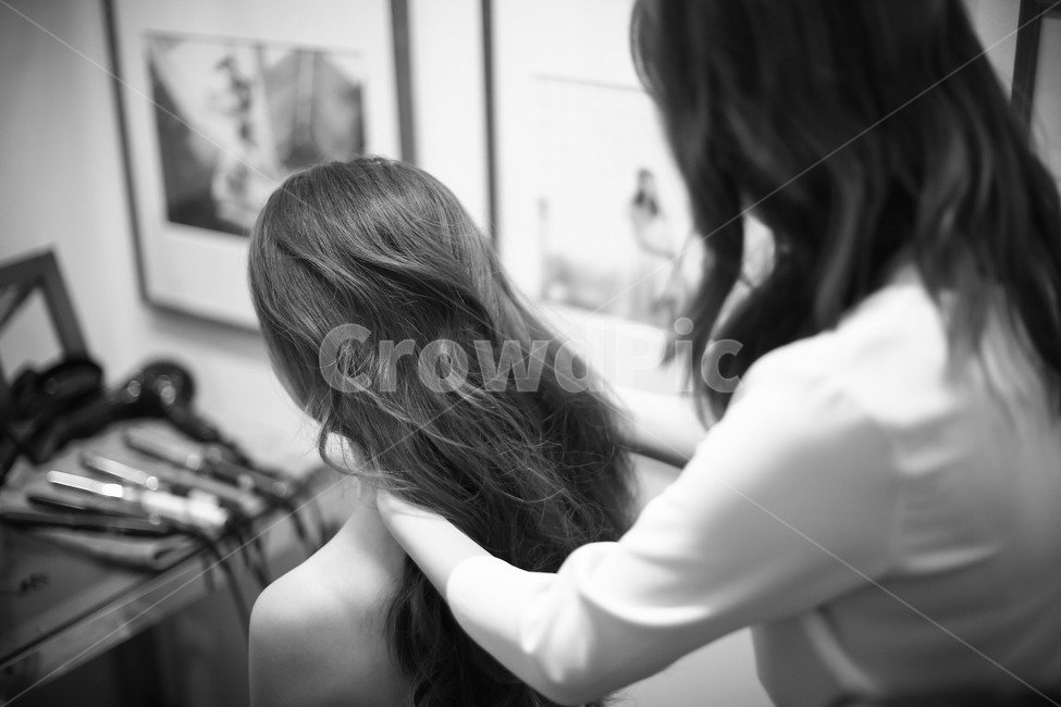 헤어디자이너,헤어스타일링,머리손질,미용실,머리하기,사람,인물,인간,human,person,여성,여자,woman,female,lady,결혼,혼례,웨딩,wedding,marriage,marry,뷰티,미용,beauty treatment,흑백,모노톤,monochrome,black and white