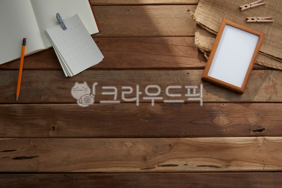 note,beam,study,idea,memo,office,sun,at home,Modern,trim,copy space,pen,work from home,table,top view,business,home office,Notebook,work,texture,tree,pencil,diary,sunlight,desk,window light,Photo Frame