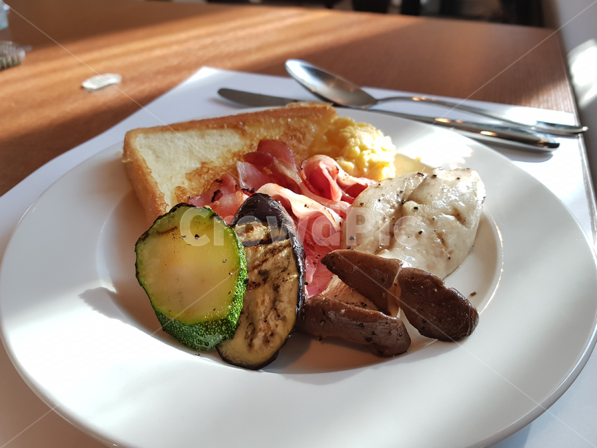 meal,식사,dish,요리,food,음식,조식,아침식사,프렌치토스트,햄,채소구이,베이컨,음식,식재료,요리,food,cook,meal,dishes,food reserves