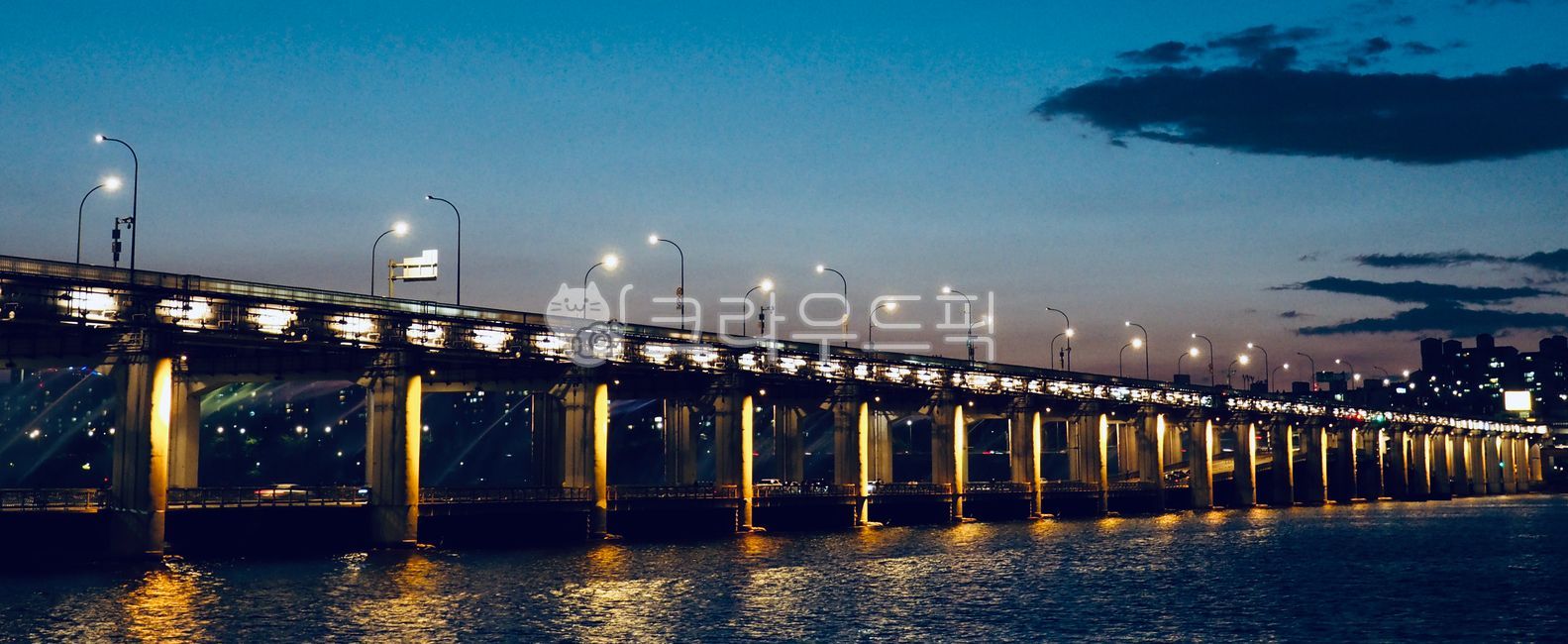 night view,evening time,banpobridge,building,cloud,sight,Gangnam,landmark,sky,water,Banpo Bridge,seoul,korea,light,bridgebuiltstructure,republicofkorea,bridge,gangnam,city,nightview,scenery,summer,Han River,Street lamp,streetlamp,pier,land mark,asia,dinne