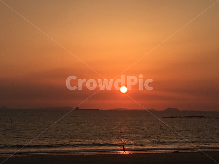 바다,노을,풍경,자연,감성,역광,실루엣,nature,sea,sunset,landscape,sensibility,감성사진,풍경사진,인물실루엣,사람실루엣,character silhouette,human silhouette,outdoors,옥외,sunlight,햇빛,sky,하늘,일몰,dusk,황혼,dawn,새벽,red sky,붉은 하늘