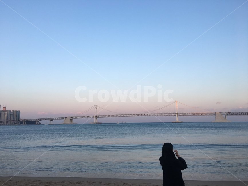 광안리,광안리해수욕장,바다,노을,광안대교,하늘,해변,해수욕장,뒷모습