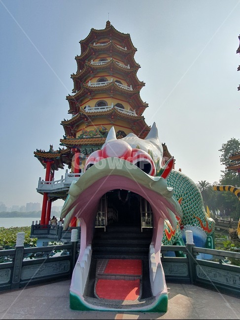 대만,가오슝,용호탑,pagoda,탑,건물,건축물,tower,temple,dragon,tiger,용,호랑이