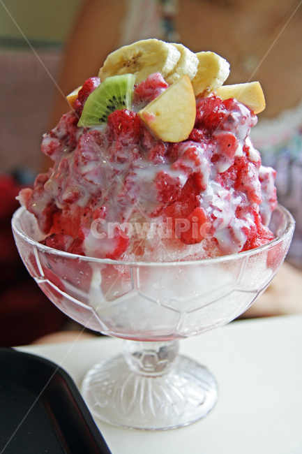 빙수,딸기빙수,여름,카페,shavedice,여름,계절,summer,season,음식,식재료,요리,food,cook,meal,dishes,food reserves,디저트,간식,후식,dessert,snack,creme,크림,ice cream,아이스크림,cream