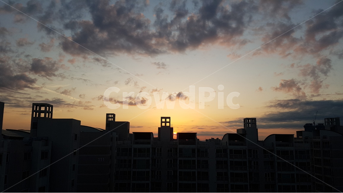 노을,픙경,석양,도시,구름,도시,풍경,city,landscape,실루엣,그림자,silhouette,shadow,nature,자연,outdoors,옥외,sky,하늘,dusk,황혼,sunset,일몰,red sky,붉은 하늘,dawn,새벽