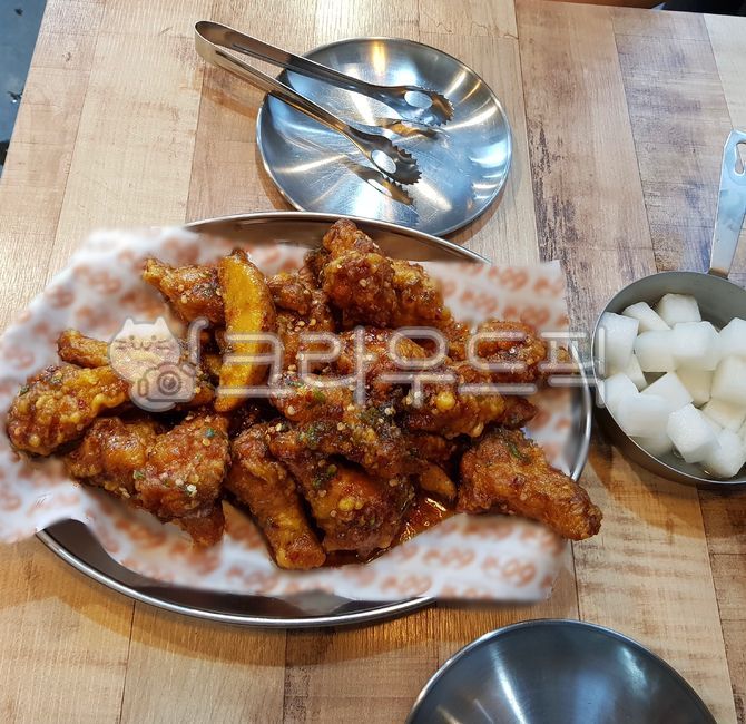 치킨,치킨무,양념치킨,웨지감자,매운치킨