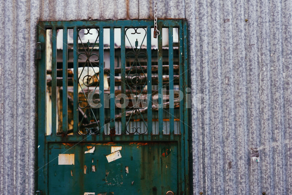 문,감성,차가움,쓸쓸함,대문,문앞,초록색,외로움,고독함,lonely,solitary,door,green,house,집,집앞,빈티지사진,빈티지느낌,빈티지감성,vintage,건축물,건물외관,exterior,building,structure,architecture,construction