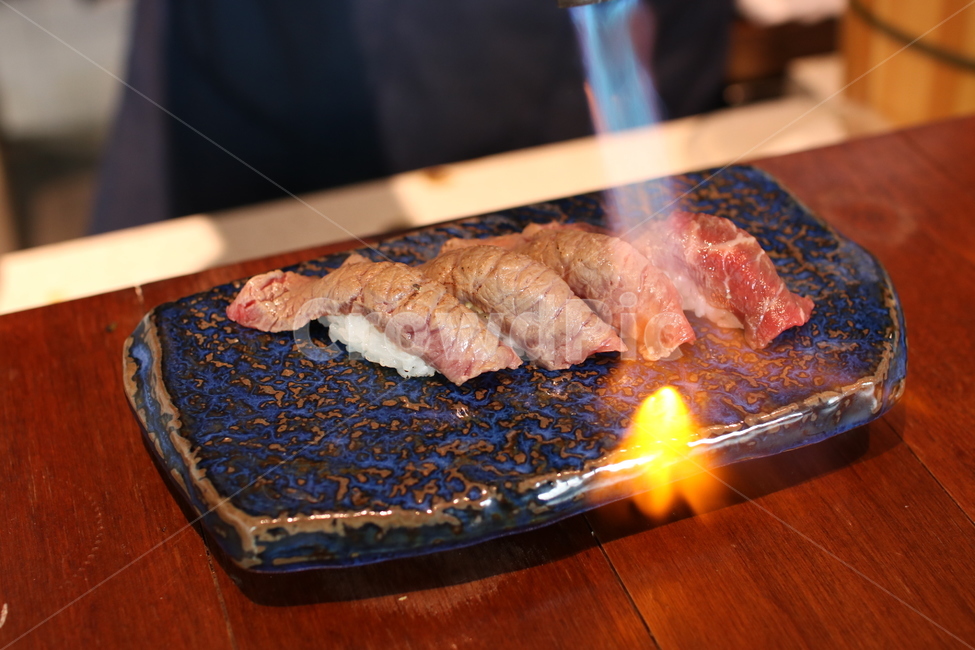 소고기초밥,토치,아부리,초밥,스시,일식,음식,식사,음식,식재료,요리,food,cook,meal,dishes,food reserves,일식,일본음식,일본요리,Japanese food,Japanese dishes,Japanese meal,Japanese cook