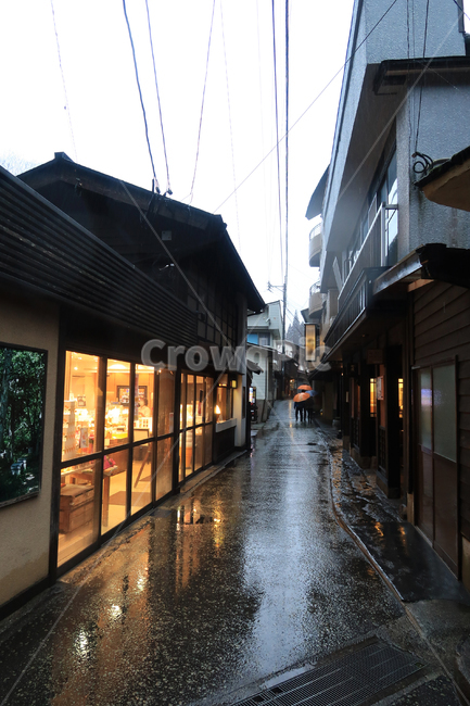 비오는날,비,비오는거리,일본골목길,골목길,일본여행,비오는골목길,상점,상가,옛날집,일본,오래된동네,일본가옥,일본건물,일본집,일본건축물,일본상점가,교토,해외,외국,세계,일본시골,일본관광지