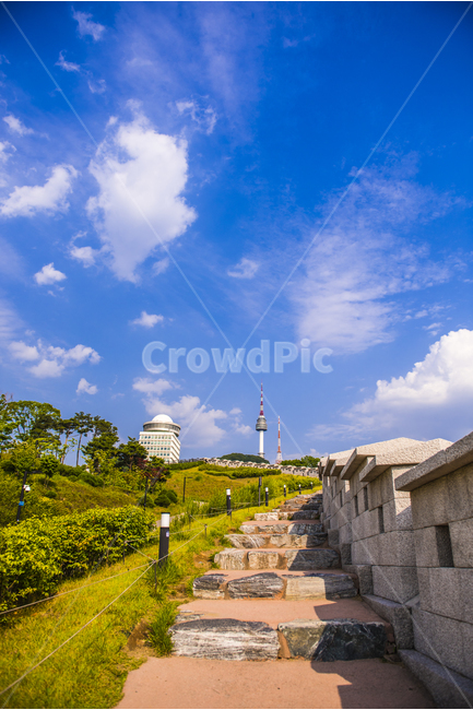 남산공원,서울타워,공원,파란하늘,남산,서울성곽,랜드마크,landmark,tourist attraction,한국랜드마크,한국관광지,한국명소,korea landmark,korea tourist attraction