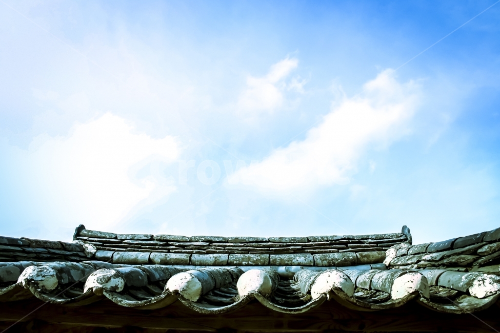 기와,하늘,흰구름,파란하늘,전통가옥,한국,전통,한옥,지붕,한옥지붕,기와지붕,배경,배경화면,landscape,KoreanHouse,KoreanTradition,한국전통,한국문화,korean traditional,korean culture,건축물,건물외관,exterior,building,structure,architecture,construction