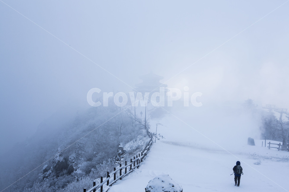 눈보라,상고대,눈꽃,풍경,겨울산행,겨울,계절,winter,season,자연,풍경,nature,landscape,사람,인물,인간,human,person,여행,휴가,traveling,vacation,trip,스포츠,레저,운동,sports,leisure,exercise,outdoors,옥외,storm,폭풍,snow,눈,blizzard