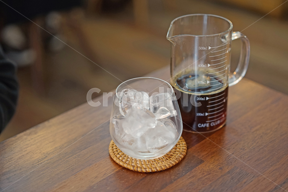 커피,카페,coffee,cafe,음료,얼음,얼음잔,컵,커피,카페,coffee,cafe,감성,sensible,feeling