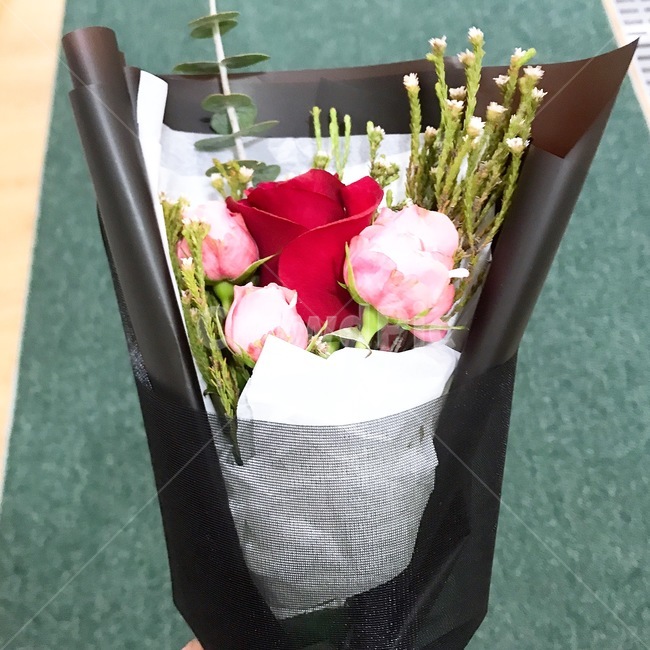 꽃다발,꽃,장미,분위기,감성,꽃,flower,기념일,축하,anniversary,congratulation,celebrate,celebration