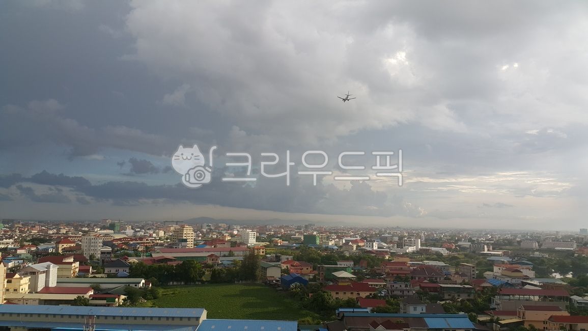 sky,cloud,Cambodia,Phnom Penh,airplane